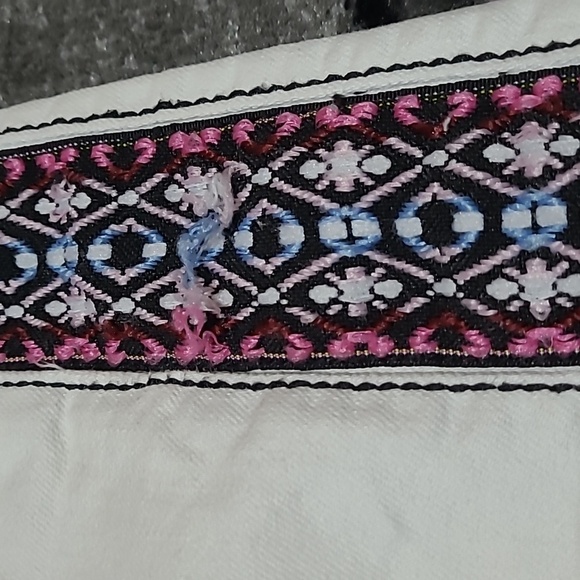 BUCKLE DAYTRIP CAPRICORN EMBROIDERED DENIM JEAN SHORTS - Picture 7 of 10